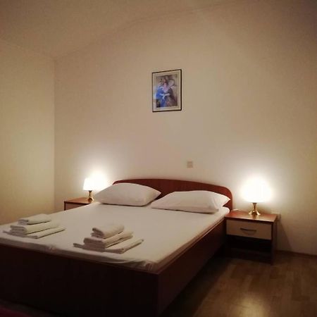 Apartments Cepo Makarska Esterno foto