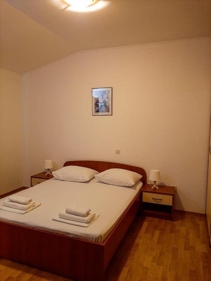 Apartments Cepo Makarska Esterno foto