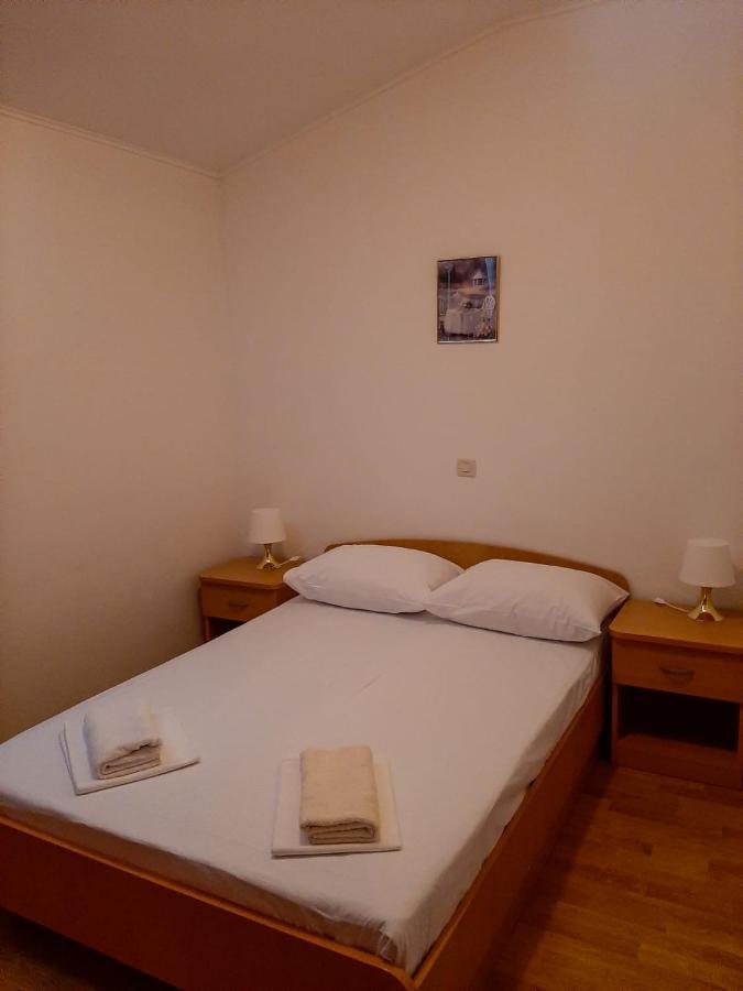 Apartments Cepo Makarska Esterno foto