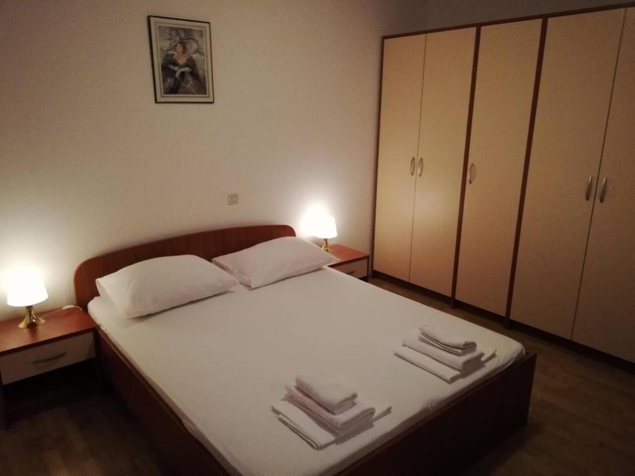 Apartments Cepo Makarska Esterno foto